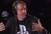 La maglietta di PlayStation addosso al community director di Halo è un affronto, per un ex-Xbox