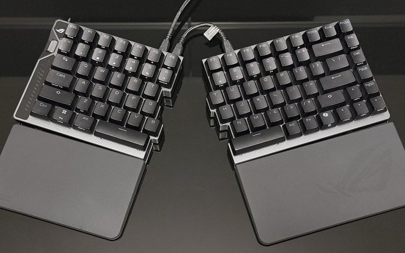 I due moduli della ASUS ROG Falcata, collegati da un cavo proprietario