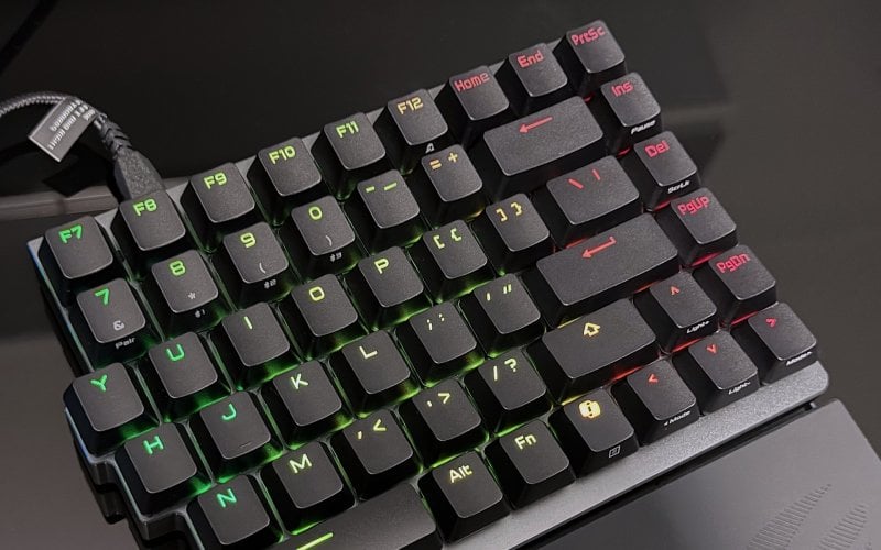 Uno dei moduli della ROG Falcata con l'illuminazione accesa