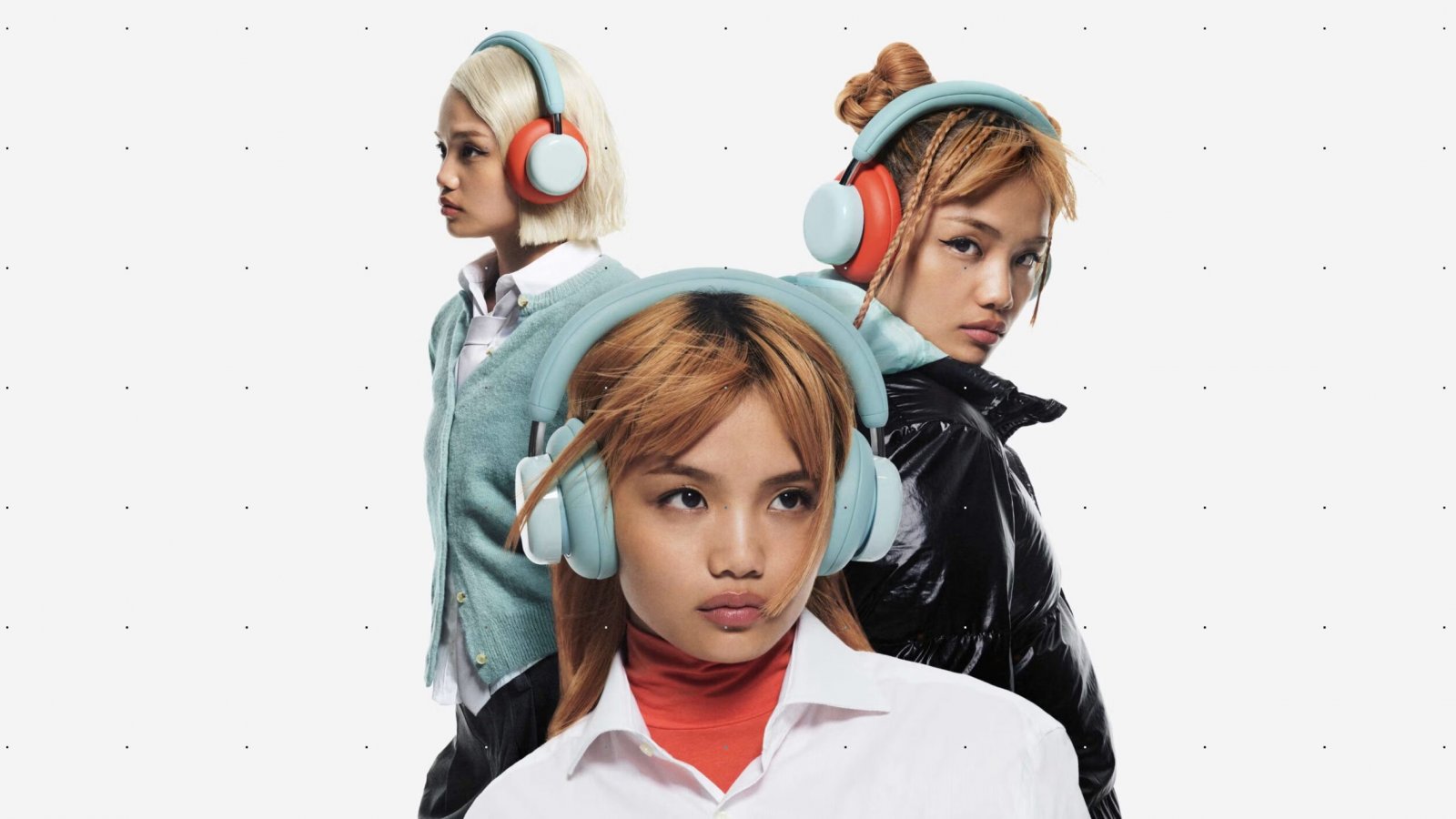 Le CMF Headphone Pro in vari colori indossate da una modella