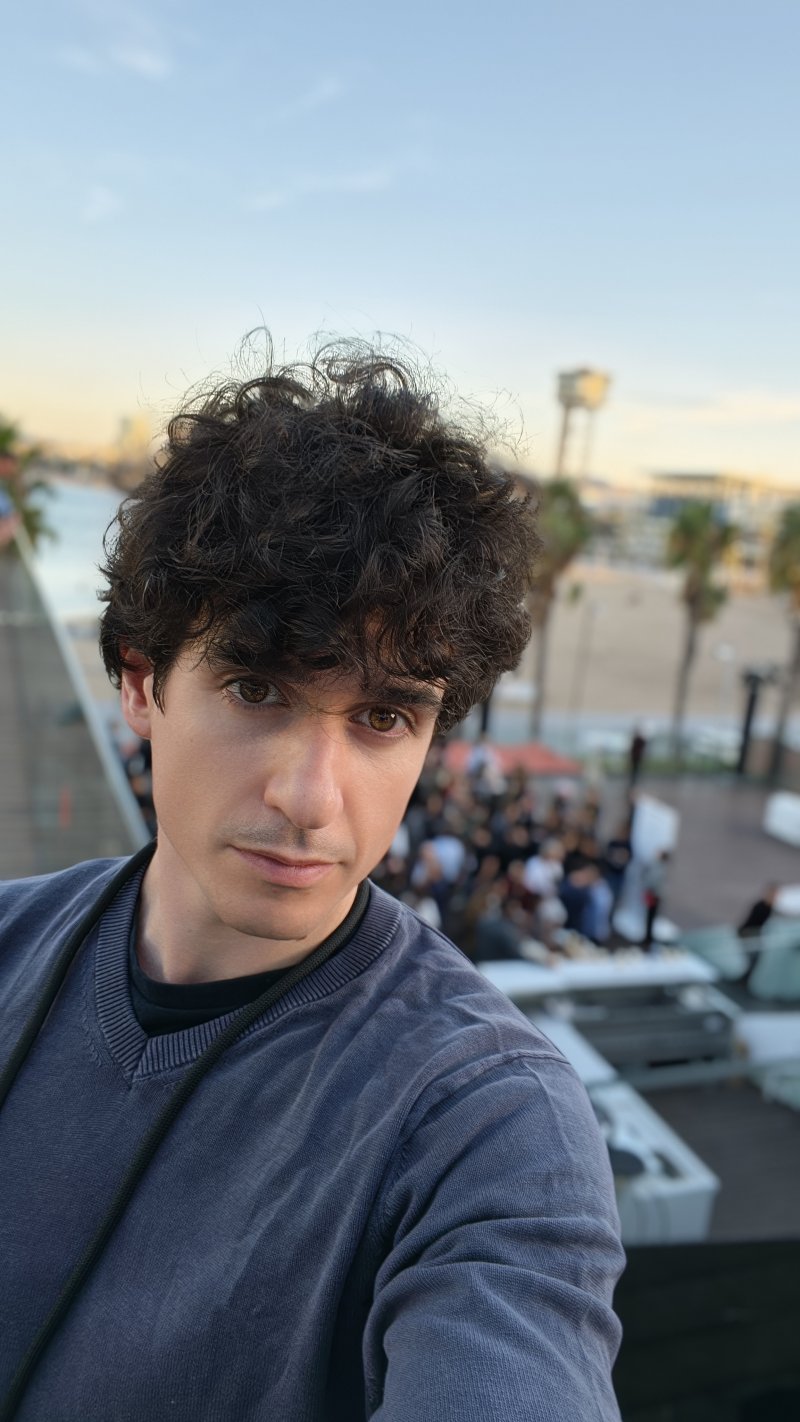 Selfie in modalità ritratto con la camera frontale Selfie in modalità ritratto con la camera frontale