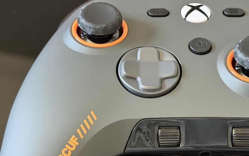 Uno sguardo al d-pad e alle rotelline inferiori dello SCUF Valor Pro Wireless