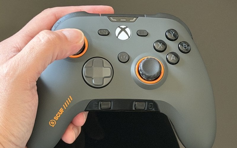 Lo SCUF Valor Pro Wireless impugnato