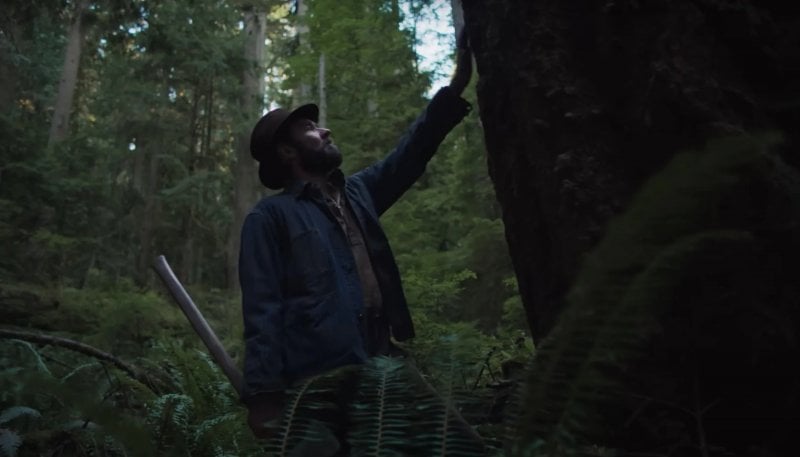 Joel Edgerton in una scena di Train Dreams