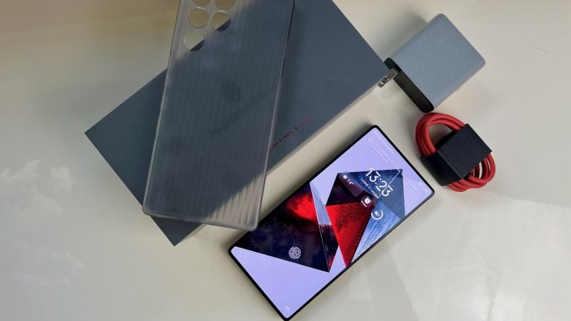 La dotazione di accessori di REDMAGIC 11 Pro