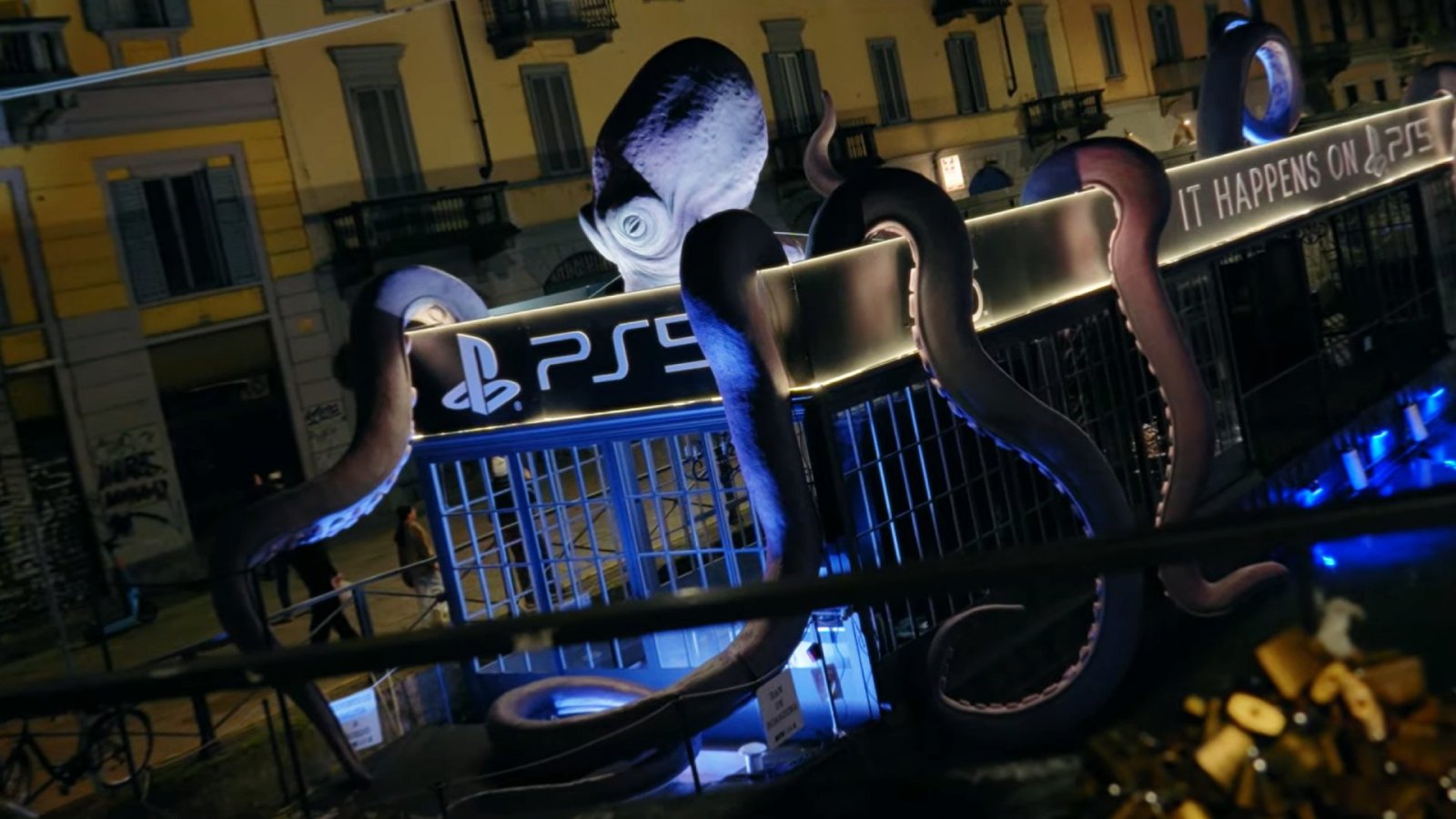L'installazione di PlayStation sui Navigli