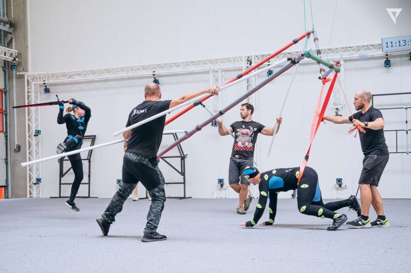 In questa foto potete vedere un gruppo di soldati che combattono contro una creatura dalle molte braccia. Come?! Non ci riuscite? Usate un po' la fantasia!