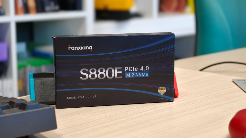 La confezione di vendita dell'SSD Fanxiang S880E