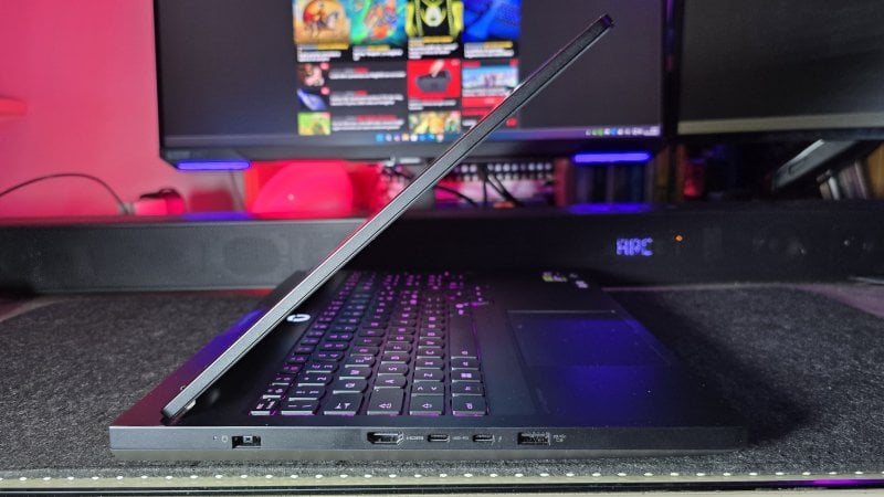 Tutte le porte di Legion Pro 5 sono state spostate sui lati