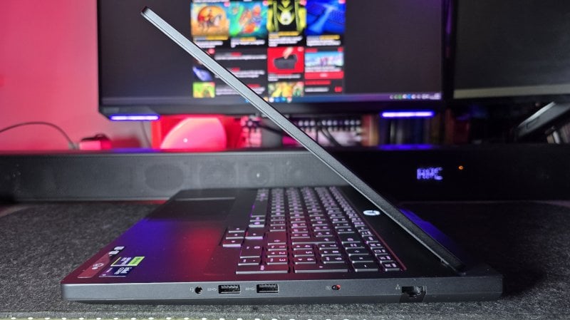 La dotazione di porte è completa ma le USB-A sono limitate a 5 Gbps