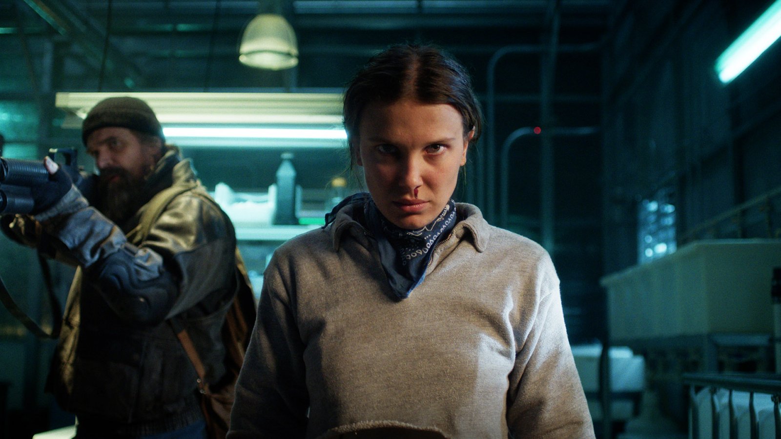 Millie Bobby Brown e David Harbour in Stranger Things