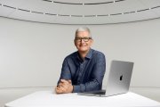 Tim Cook dovrebbe restare CEO almeno fino a metà 2026, ma in Apple non emergono segnali rilevanti di dimissioni