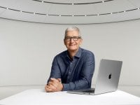Tim Cook dovrebbe restare CEO almeno fino a metà 2026, ma in Apple non emergono segnali rilevanti di dimissioni