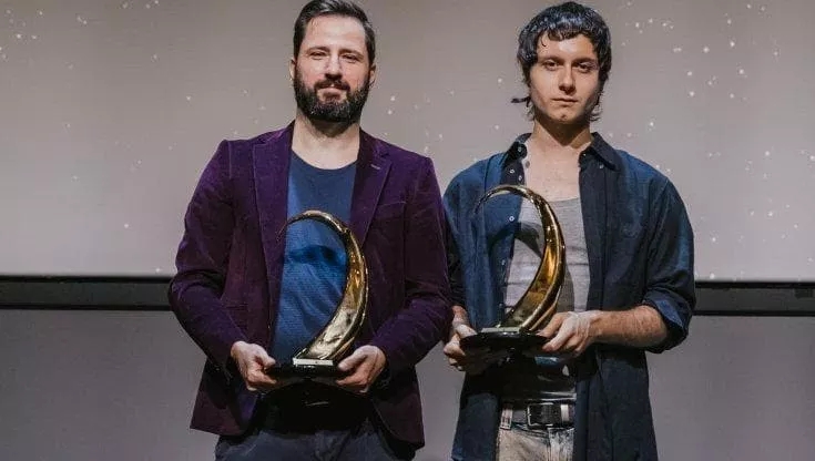 Pietro Righi Riva e Lorenzo Redaelli ritirano la massima statuetta agli Italian Video Game Awards - Crediti Foto: la Repubblica / Italian Tech