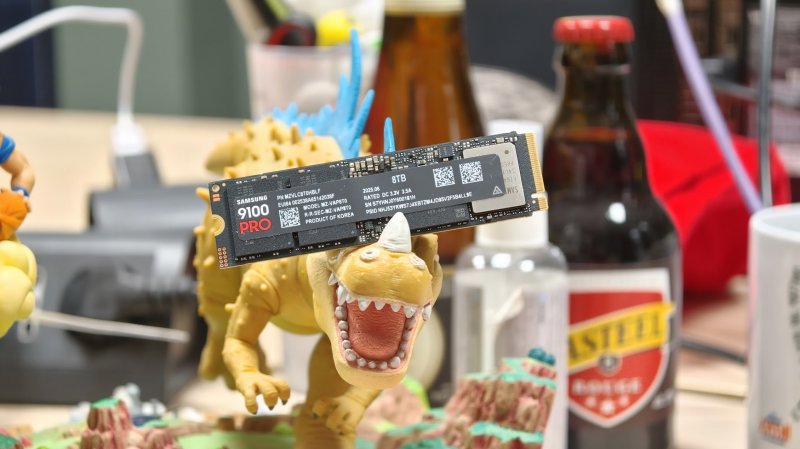 L'SSD Samsung 9100 PRO nella versione da 8 TB