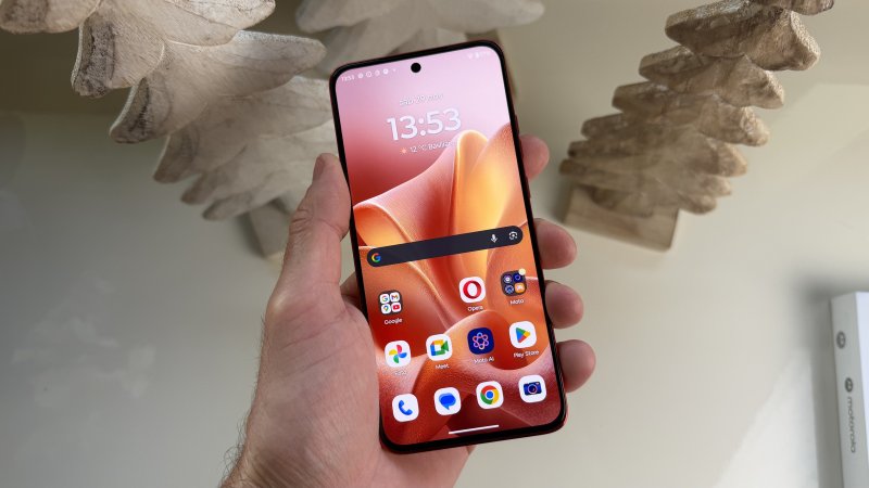 Batteria molto generosa, ricarica veloce e ricarica wireless sono dei grandi punti a favore