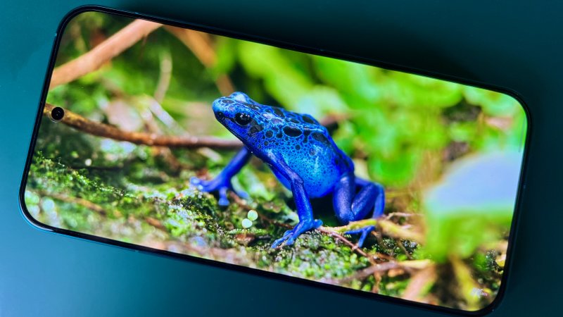 Il display di Realme GT 8 Pro è di ottima qualità e vanta una luminosità molto elevata