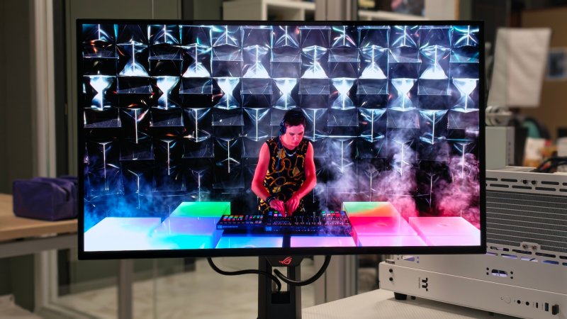 Questo è l'ASUS ROG Strix OLED XG27AQWMG