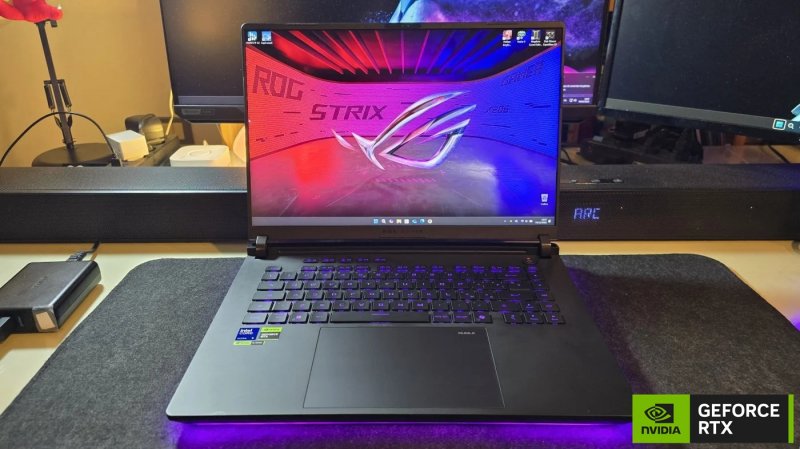 ROG Strix Scar 16 è equipaggiato con processore Intel Core Ultra 9 275 HX e GPU NVIDIA GeForce RTX 5080 Laptop