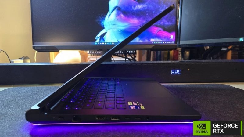 ASUS ROG Strix Scar 16 offre una dotazione di porte completa per le attività multitasking