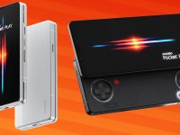 Ayaneo Pocket Play è lo smartphone con controlli da Game Boy che ricorda il vecchio Xperia Play