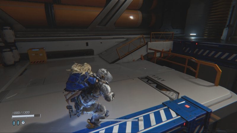 Hugh e Diana corrono in uno degli scenari di Pragmata