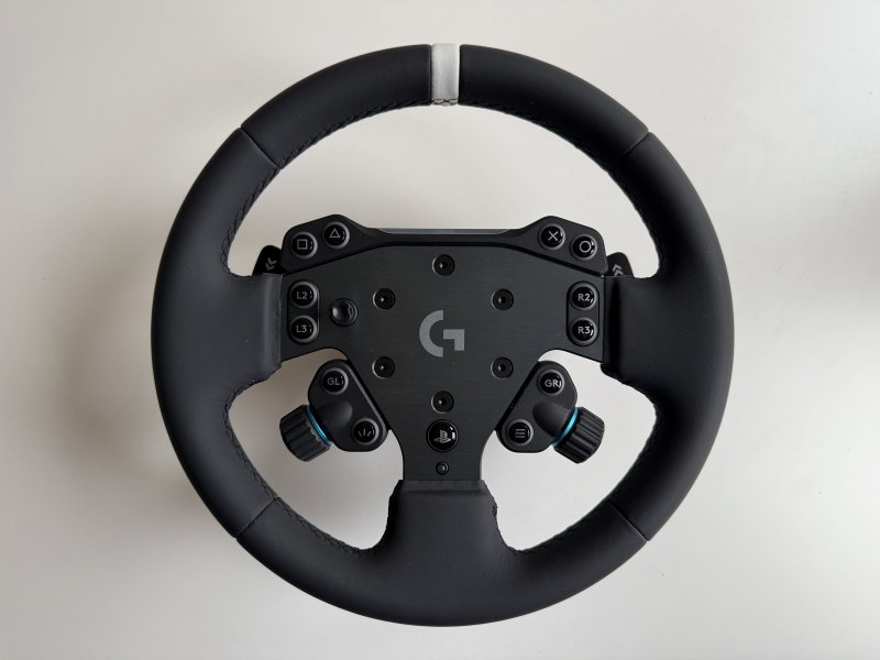 La corona del volante Logitech G RS50 ha un diametro di 290 millimetri