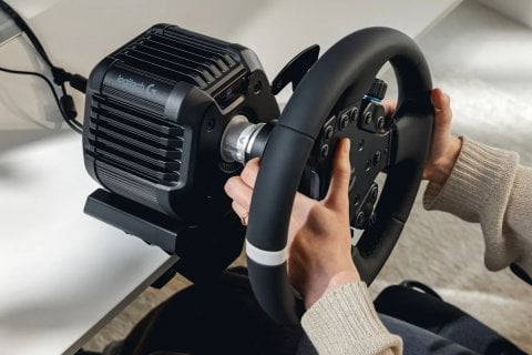Logitech G RS50 System: la recensione del nuovo volante con trasmissione diretta