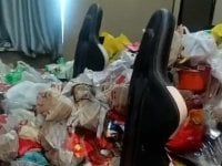 Ecco come un hardcore gamer ha ridotto una stanza di hotel in due anni di soggiorno