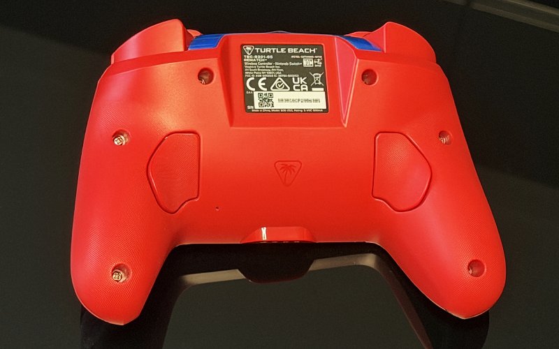 Il retro del Turtle Beach Rematch, con i due pulsanti extra programmabili