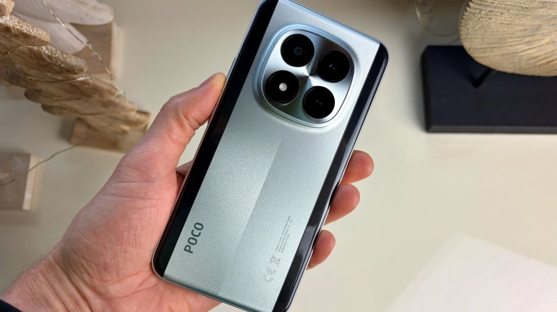 POCO M8 Pro è di fatto identico alla serie Redmi Note 15 sempre di Xiaomi