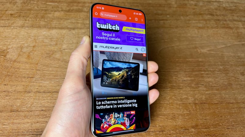 Lo schermo di Redmi Note 15 Pro+ ha i bordi curvi, un dettaglio che potrebbe non piacere a tutti