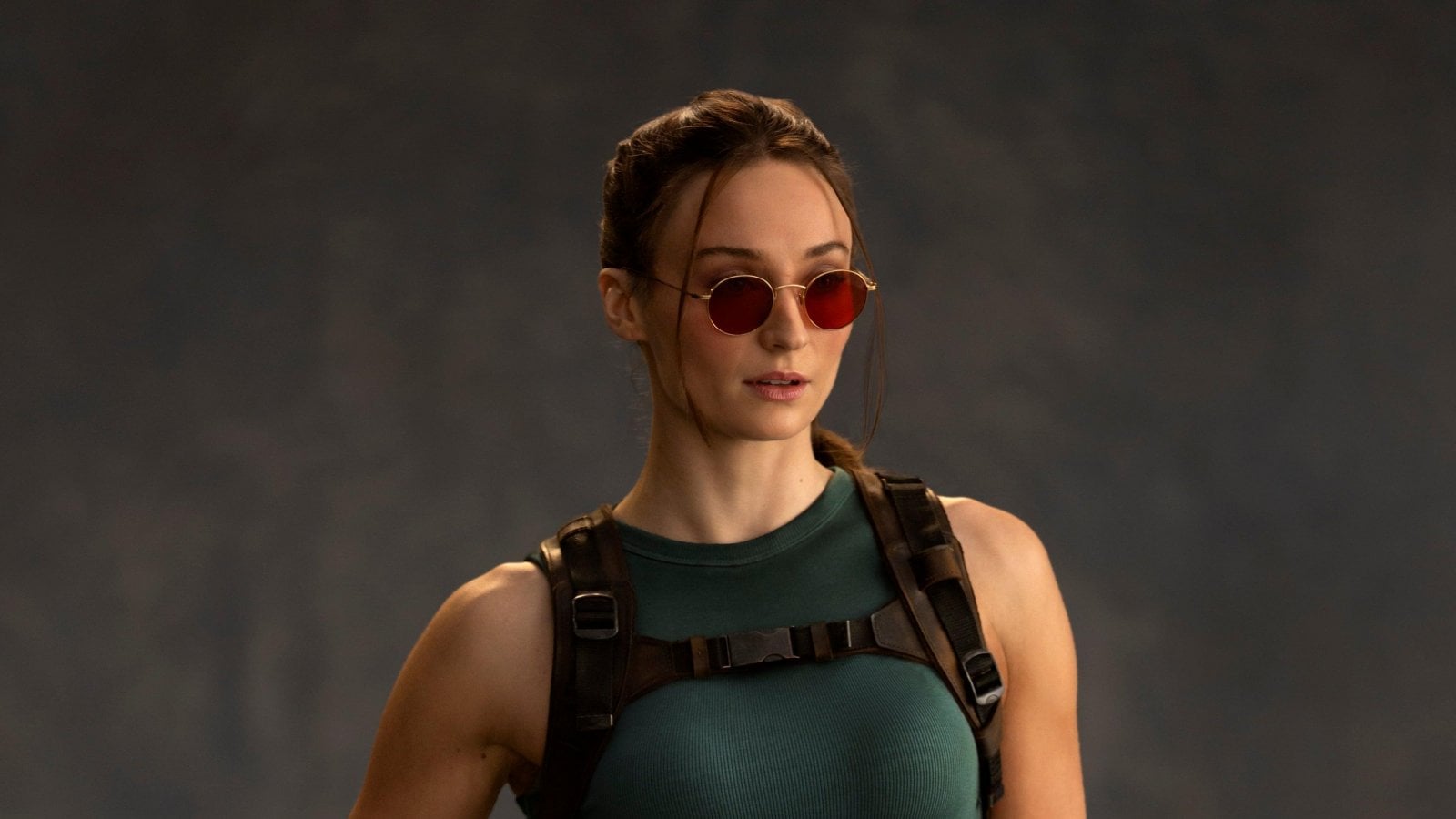 Sophie Turner nei panni di Lara Croft nella serie TV Tomb Raider di Prime Video