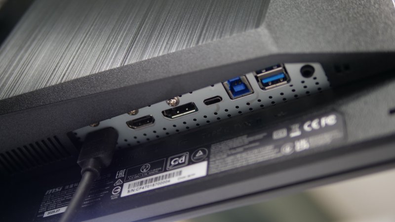 La connettività del monitor MSI MPG 271QR QD-OLED X50 è superiore alla media, soprattutto grazie alla DP 2.1 e alla USB-C da 98W