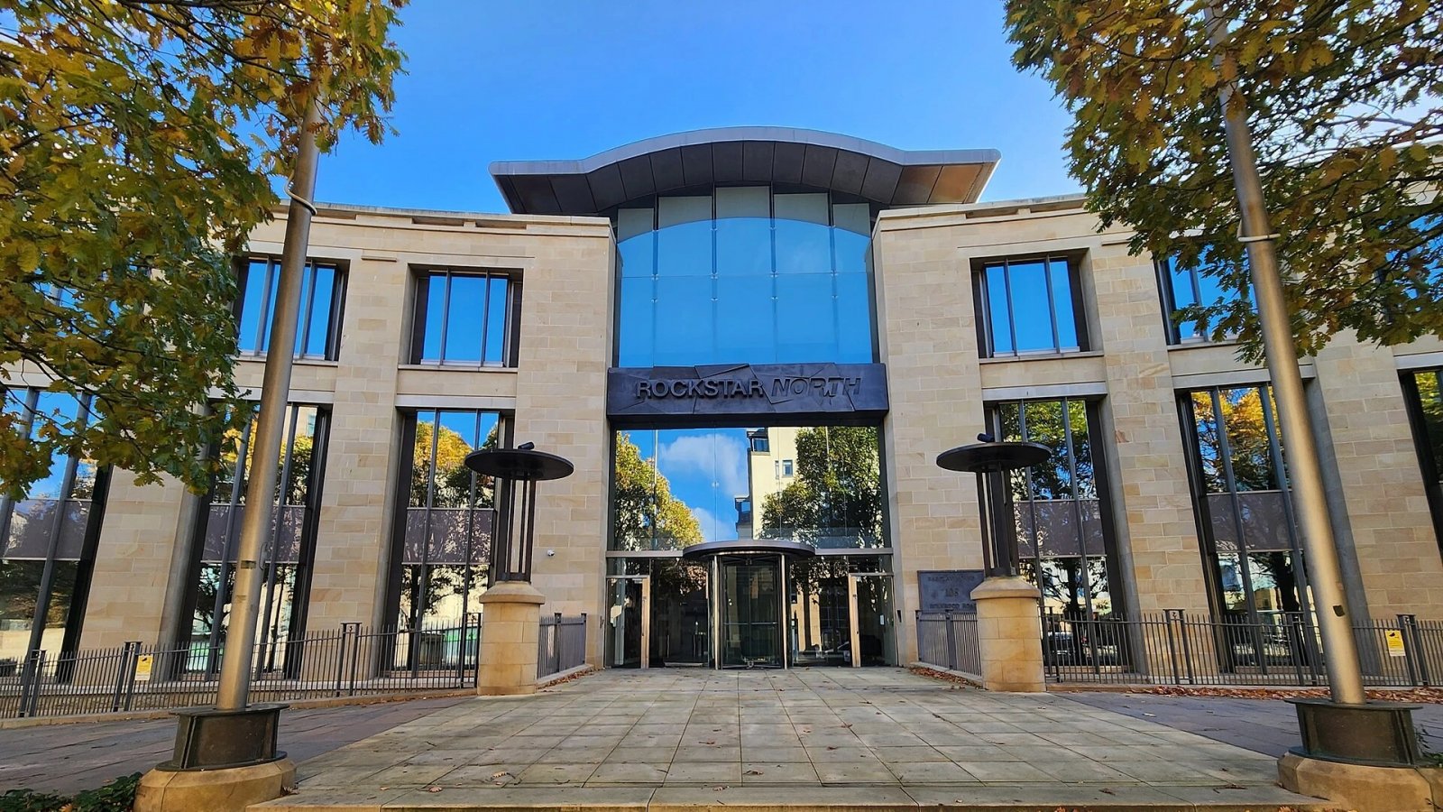 Un'esplosione ha colpito Rockstar North, il team di GTA 6: nessun ferito e studio già operativo