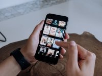 Netflix sta lavorando ad una nuova interfaccia mobile: in arrivo i contenuti verticali in stile TikTok