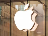 Dopo OpenAI, anche Apple prepara un dispositivo IA indossabile