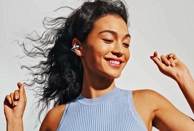 I nuovi auricolari open-ear super stilosi
