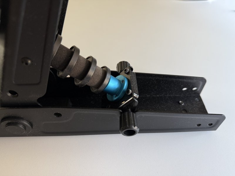 La cella di carico presente dietro al pedale del freno della pedaliera Logitech G RS Pedals