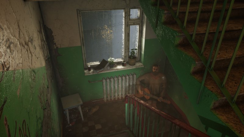 Tra le comparse che meritano una menzione d'onore, c'è sicuramente lui: un balordo che senza motivo strimpella con la sua chitarra sulle scale del condominio in cui vive Maria