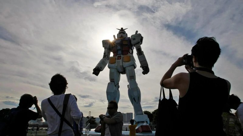 La statua di Gundam