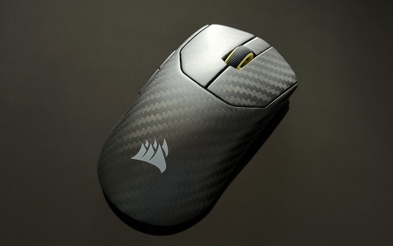 Il Corsair Sabre V2 Pro Wireless CF visto dall'alto