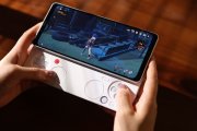 Ayaneo Pocket Play rilancia il formato con gamepad a scorrimento con un nuovo video