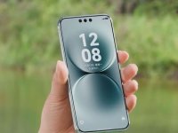 Huawei potrebbe introdurre per la prima volta la nuova tecnologia dual-layer OLED sul display del Mate 90