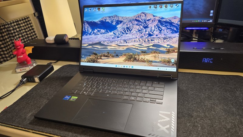 Il display di GIGABYTE Gaming A16 ha una risoluzione di 1920 x 1200 pixel con refresh rate fino 165 Hz