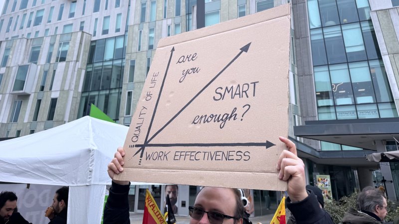La scelta di tornare a una situazione lavorativa pre-Covid stride con i numerosi studi sul lavoro degli ultimi anni, che vedono una correlazione diretta tra qualità della vita e produttività dei lavoratori
