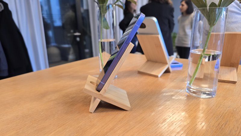 Il lato di Google Pixel 10a