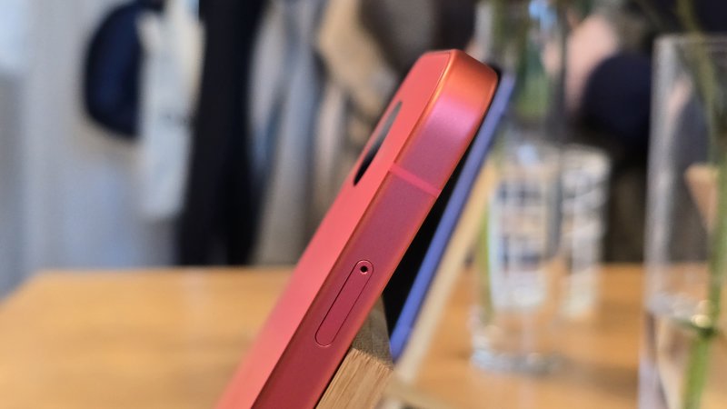 Lo slot SIM di Google Pixel 10a