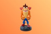 Questo supporto per controller ispirato a Crash Bandicoot è perfetto per gli appassionati del gioco