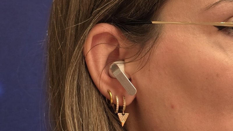 Auricolari Samsung Galaxy Buds4 Pro indossati